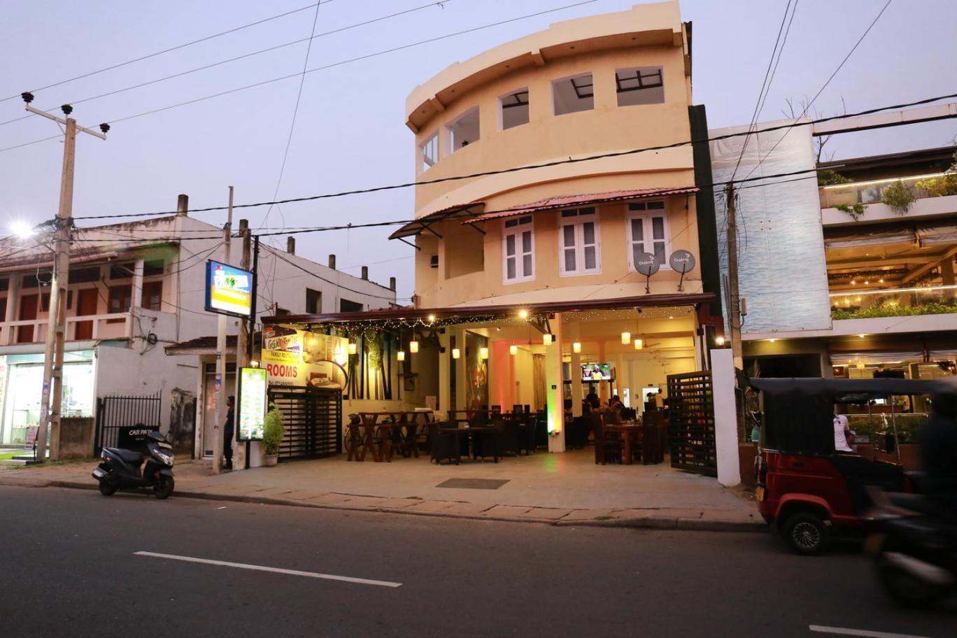 Coconut Primitive Hotel Negombo Exterior photo